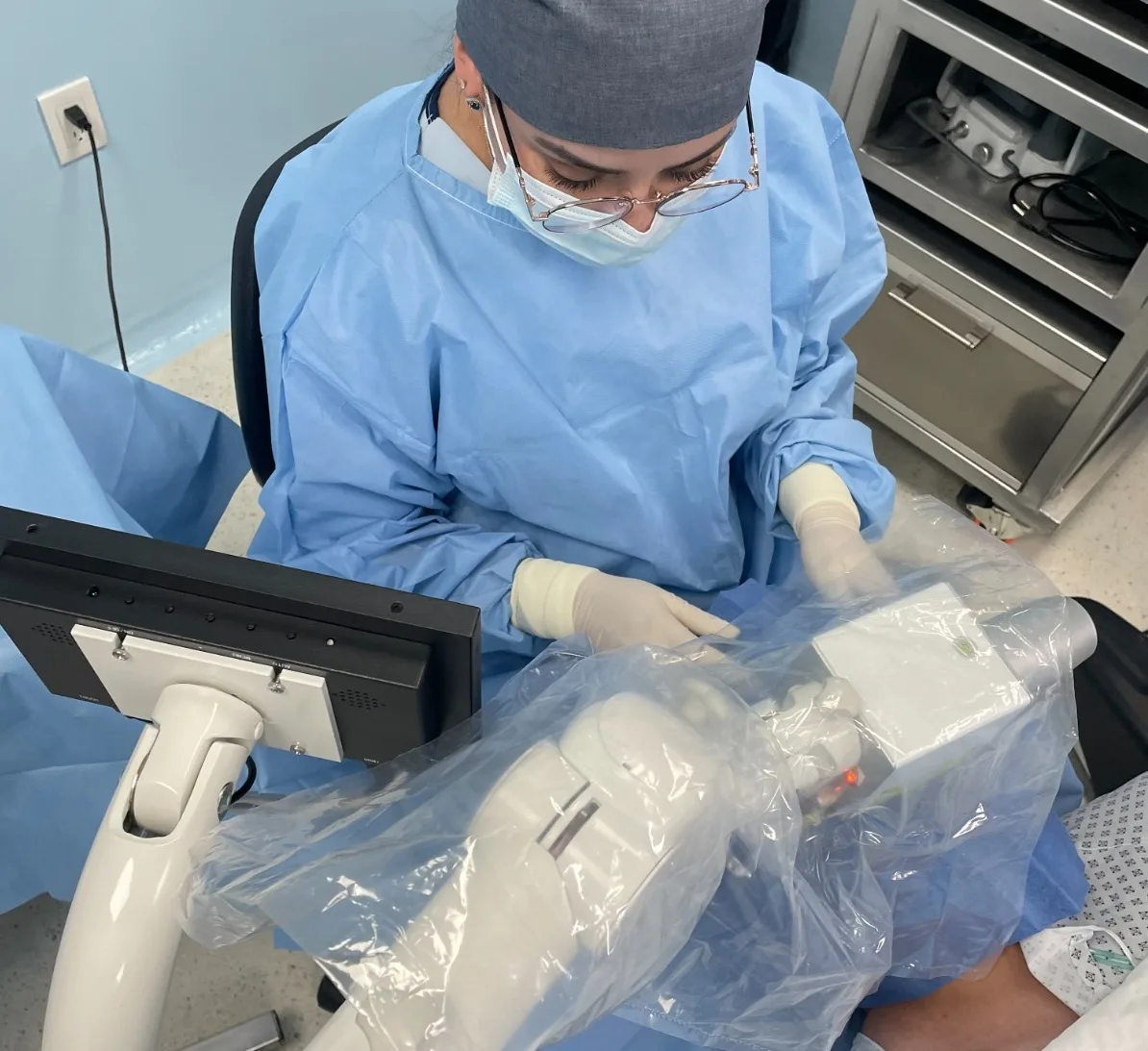 Crosslinking corneal